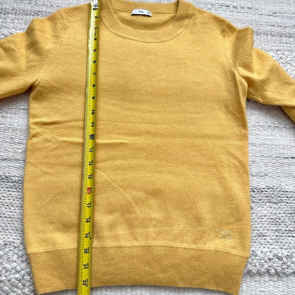 Aritzia TNA 100% Cashmere Crewneck in Yellow XXS - Picture 7 of 8